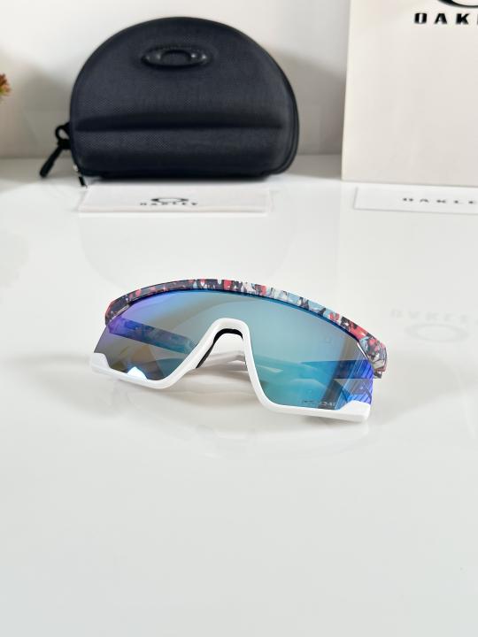 OAKLY PREMIUM SUNGLASSES