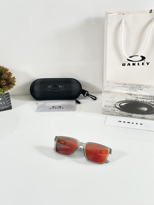 OAKLY PREMIUM SUNGLASSES