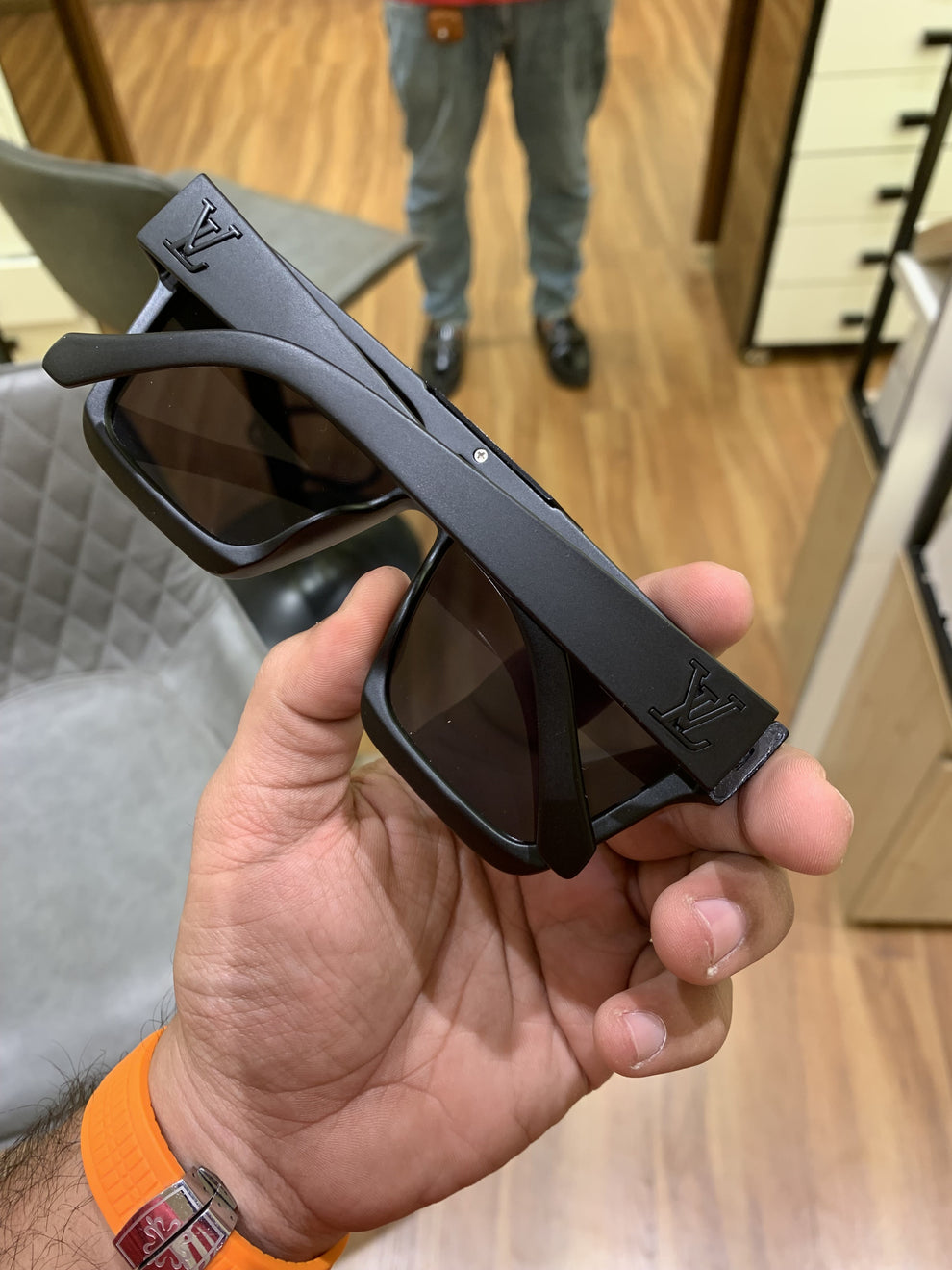 LOUISS VUITTONN 1502 BLACK