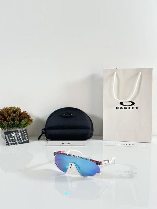 OAKLY PREMIUM SUNGLASSES