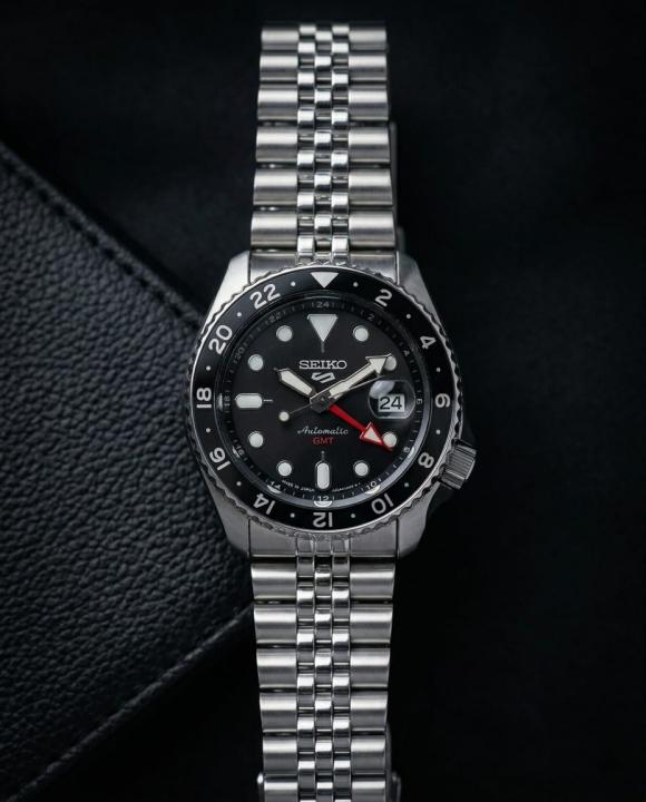 Seikoo 5 Sports GMT
