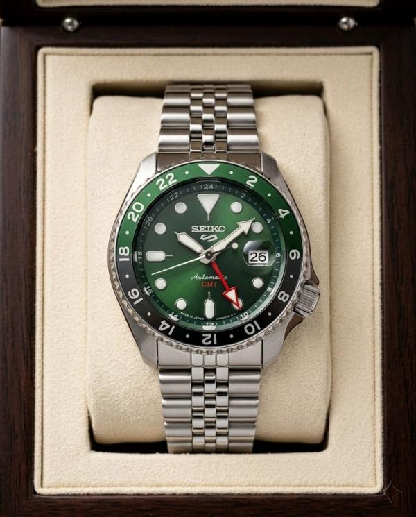 Seikoo 5 Sports GMT