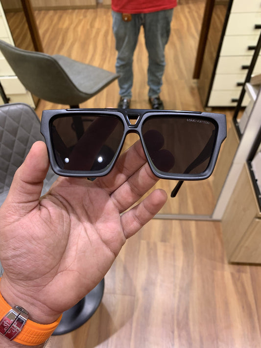 LOUISS VUITTONN 1502 BLACK