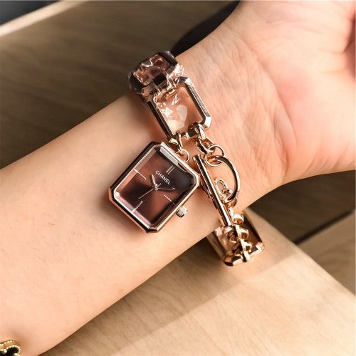 Chane_l Brown Dial